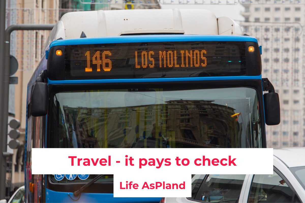 A spanish bus with "146 Los Molinos" written on the front